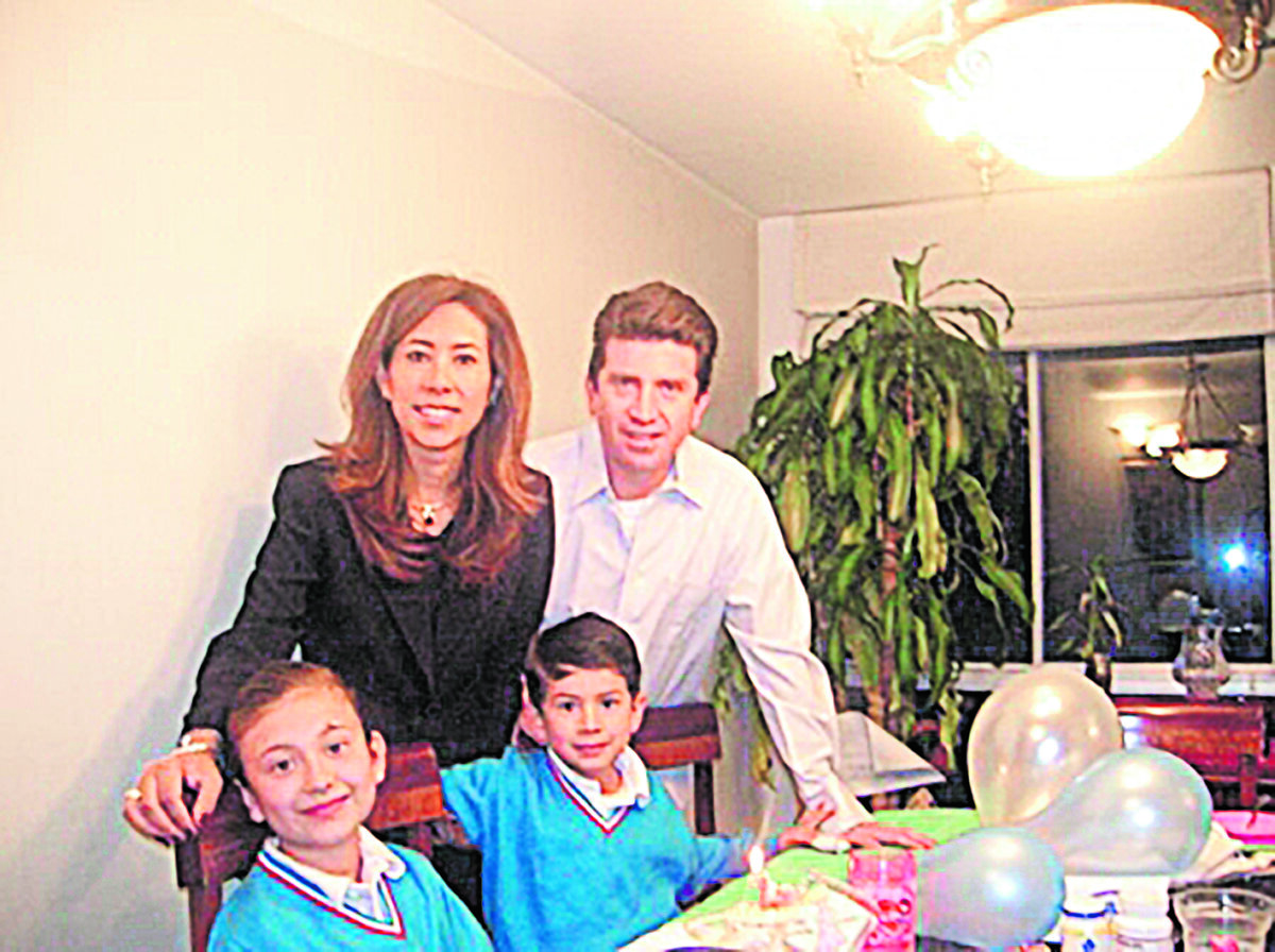 Molano: el hombre detrás de los 30 años de experiencia 2 Molano: el hombre detrás de los 30 años de experiencia Esto es lo que debe saber de Diego Molano, candidato a la Alcaldía de Bogotá.