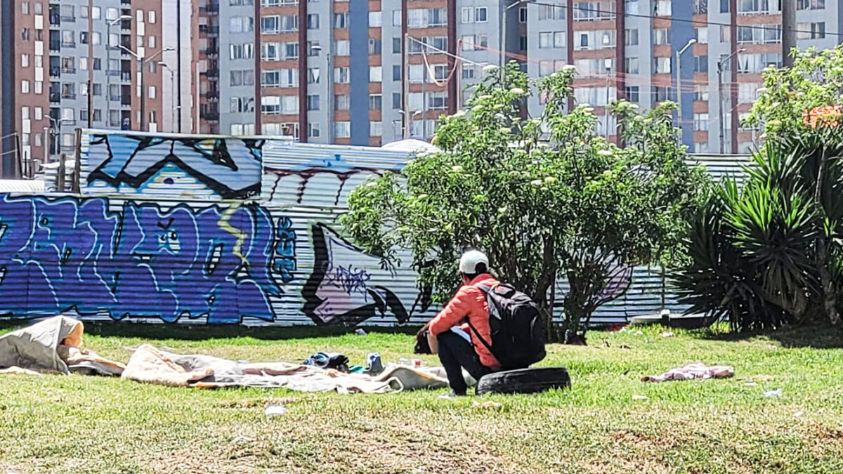 Kennedy: hallado sin vida al amanecer en Patio Bonito Consternados, así amanecieron los habitantes en Patio Bonito, Kennedy, tras confirmarse el hallazgo de un cuerpo sin vida en un parque del sector.