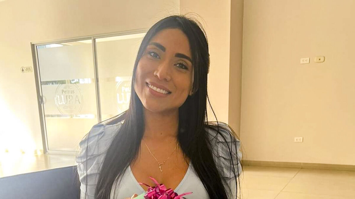 Mujer murió al saltar de un taxi porque le salió "muy cara la carrera" El pasado 26 de julio se presentó un hecho que conmocionó a los habitantes de la ciudad de Barranquilla, pues María del Carmen Cárdenas, de 36 años, falleció tras lanzarse de un taxi en pleno movimiento, al caer al suelo se golpeó en la cabeza y debido a la gravedad del impacto tuvo que ser hospitalizada durante varios días, pero lamentablemente el domingo 6 de agosto, la mujer partió de este mundo.