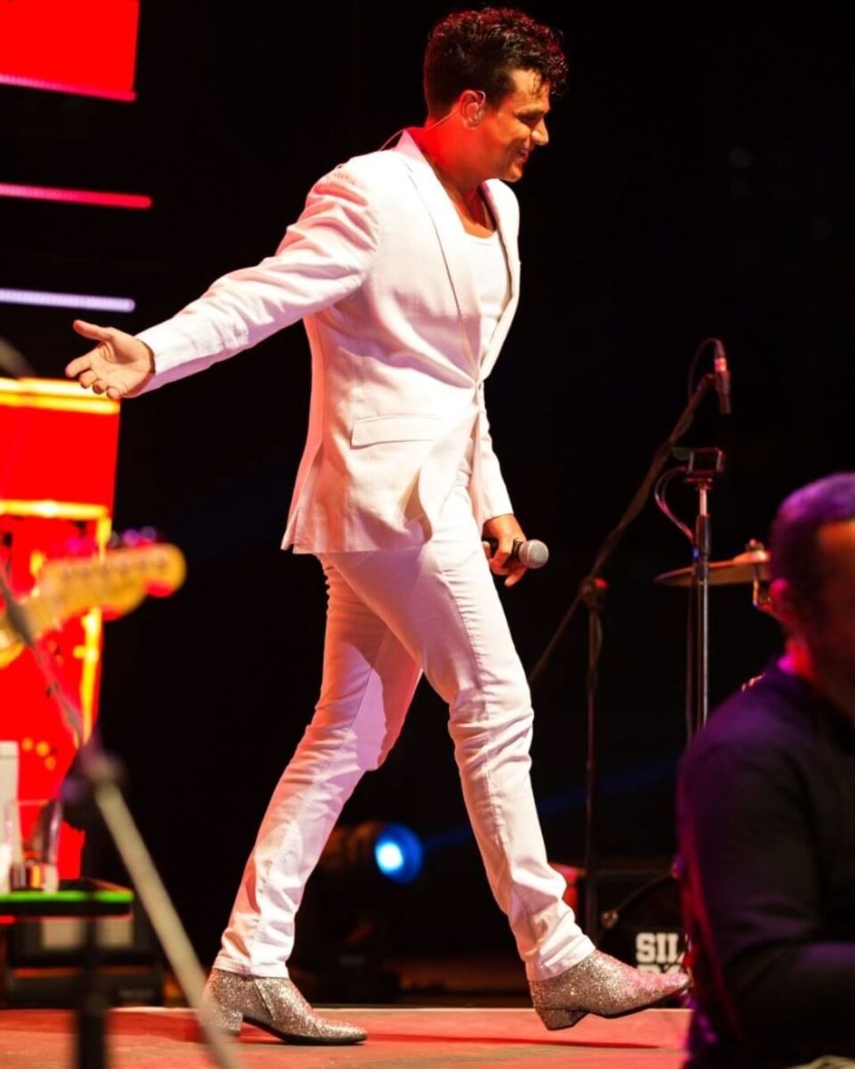“No aguanto más”: entre lágrimas Silvestre Dangond anunció su regreso a los escenarios 1 “No aguanto más”: entre lágrimas Silvestre Dangond anunció su regreso a los escenarios Con un emotivo video, Silvestre Dangond anunció su regreso a los escenarios, luego de permanecer cerca de 9 meses alejado de la música.