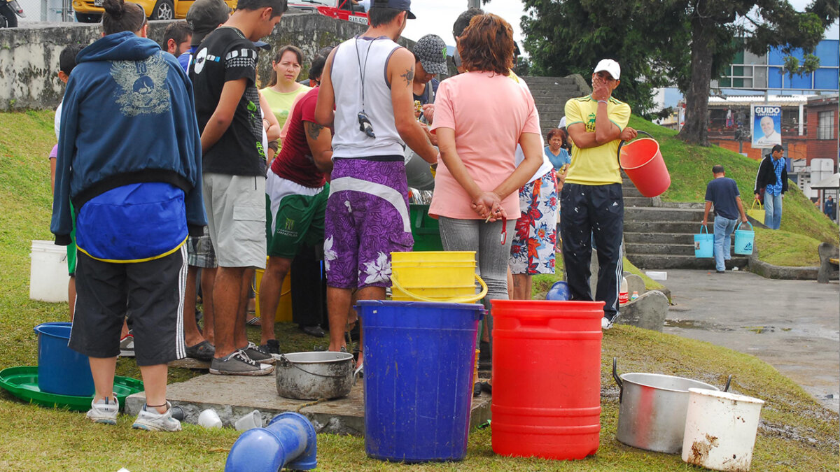 Ojo a los cortes de agua programados para mañana Debido a obras de reparación y mantenimiento de las redes de distribución de agua en algunos sectores de la ciudad y para garantizar el suministro continuo a toda la ciudadanía, la Empresa de Acueducto y Alcantarillado de Bogotá (EEAB), suspenderá temporalmente el servicio en diferentes puntos.