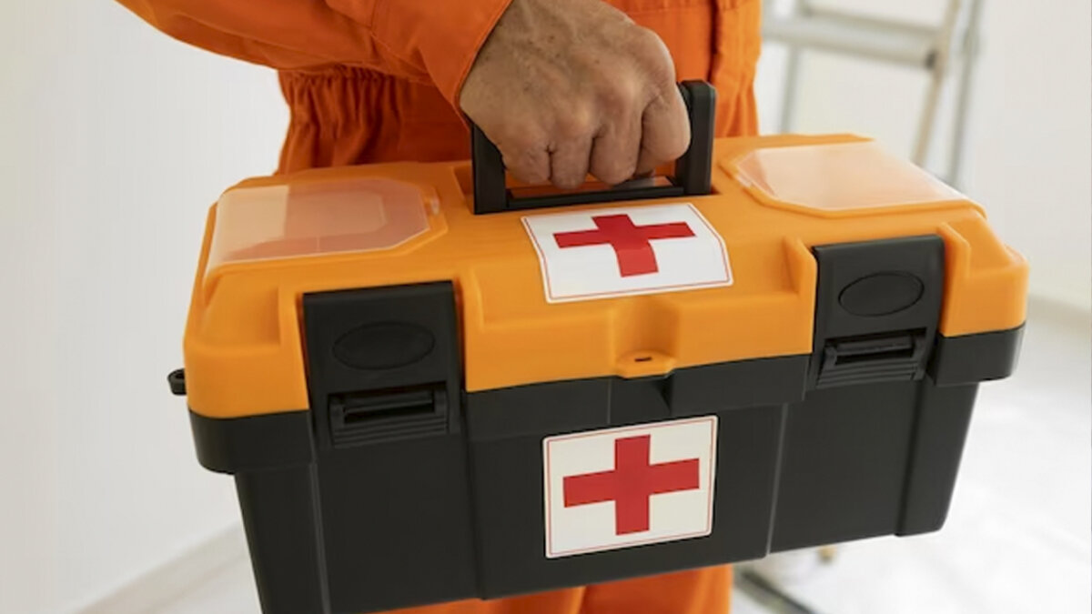 Pille lo que debe tener su kit de emergencias 1 Pille lo que debe tener su kit de emergencias Ante el fuerte sismo registrado este jueves 17 de agosto, cuyo epicentro fue el departamento de Villavicencio y que se sintió en gran parte del centro del territorio del país, incluyendo Bogotá, es necesario saber qué elementos debe tener su kit de emergencias para que un evento de estos no lo cojan desprevenido.