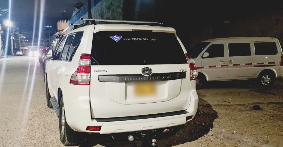 Policía capturó a dos pillos mientras trataban de robar un carro en Puente Aranda Dos pillos intentaron hacer de las suyas en el barrio Santa Rita de la localidad de Puente Aranda cuando trataron robarse un carro de alta gama a la altura de la Carrera 40 con Calle 29 sur; sin embargo, el hurto no fue llevado a cabo gracias a que la comunidad se dio cuenta de lo sucedido y dio aviso a las autoridades.