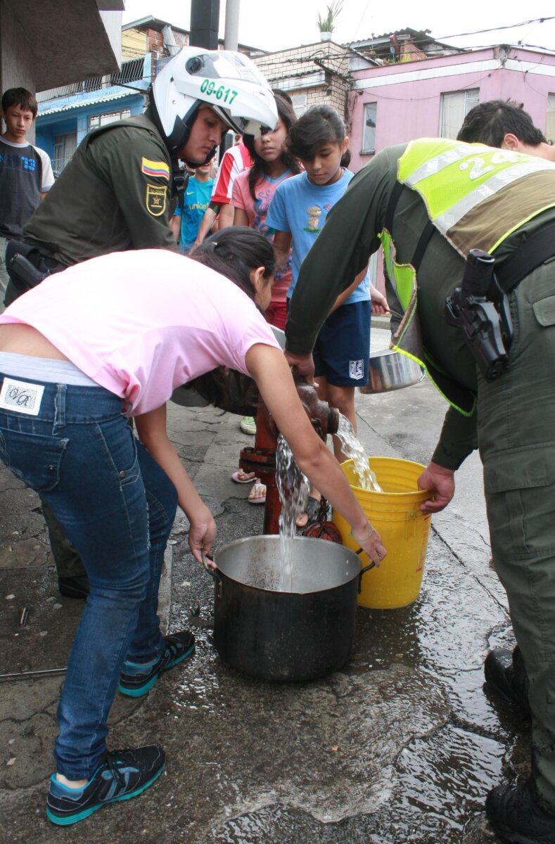 Póngale cuidado a los cortes de agua programados para hoy Debido a obras de reparación y mantenimiento de las redes de distribución de agua en algunos sectores de la ciudad y para garantizar el suministro continuo a toda la ciudadanía, la Empresa de Acueducto y Alcantarillado de Bogotá (EEAB), suspenderá temporalmente el servicio en diferentes puntos.