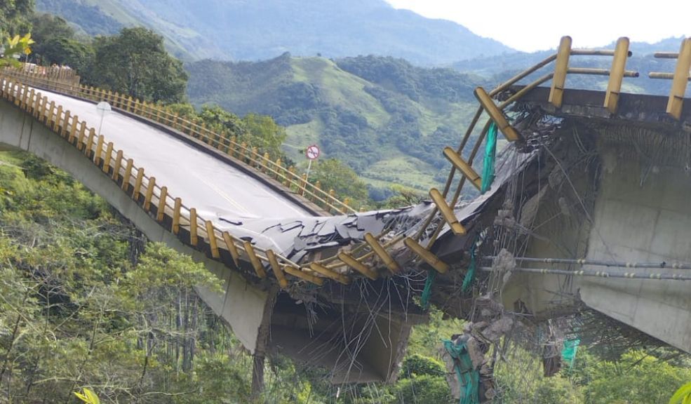 ¡No puede ser! Colapsó puente de Los Grillos en vía alterna al Llano
