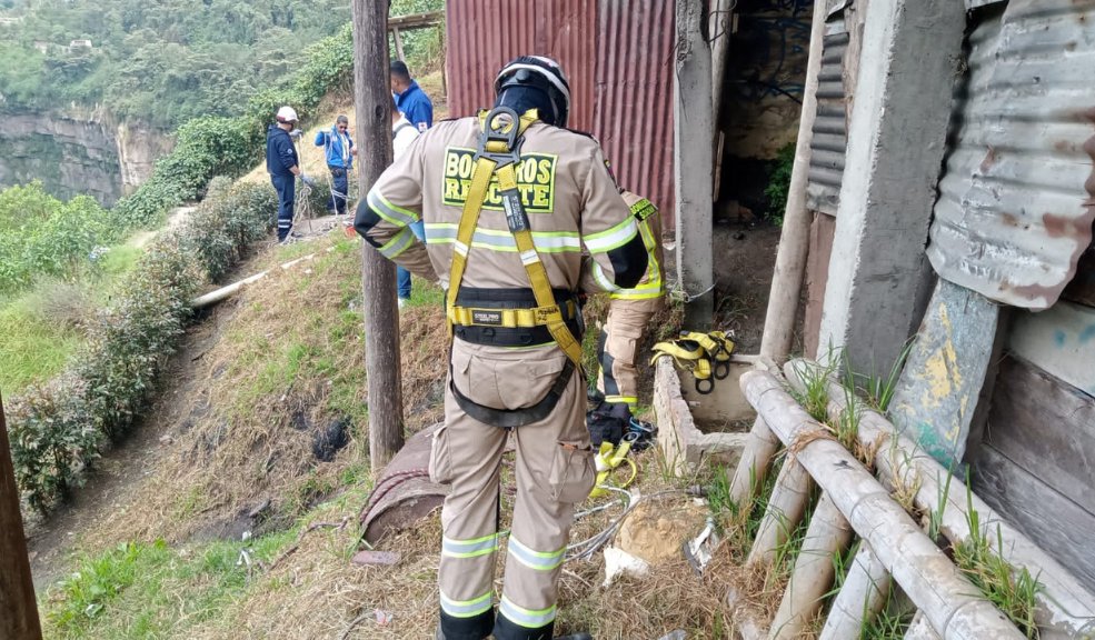 Joven se lanzó al Salto de Tequendama Un joven se habría caído al Salto del Tequendama. A esta hora se adelantan labores de búsqueda para encontrar su cuerpo.