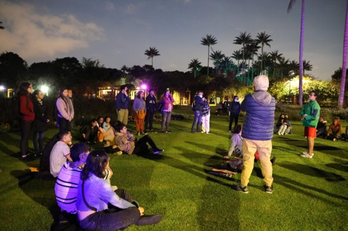 Prográmese este viernes para la jornada gratuita de teatro nocturno en el Jardín Botánico 1 Prográmese este viernes para la jornada gratuita de teatro nocturno en el Jardín Botánico Este viernes el Festival de Teatro de Idartes se toma el Jardín Botánico con una imperdible obra de teatro para niñas y niños: “El Niño de la Selva”.