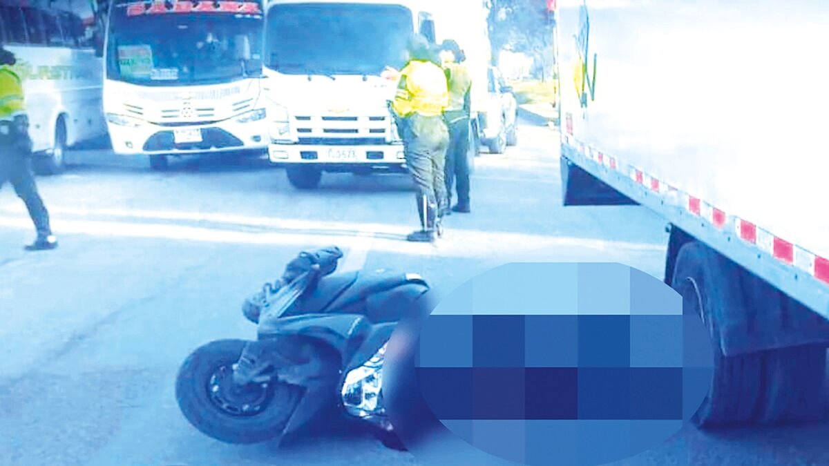 Fuerte trancón en la avenida Boyacá por volcamiento de un camión Según lo que confirmó Movilidad Bogotá, el accidente se presentó a la altura de la avenida Boyacá con Calle 70 Bis Sur sentido sur-norte.