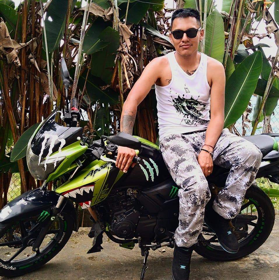 Se conoció quién es el motociclista que se lanzó al Salto del Tequendama en las últimas horas El Departamento de Bomberos de Cundinamarca confirmó que se presentó un nuevo caso en el Salto del Tequendama, donde un hombre saltó al vacío luego de llegar en una moto hasta la zona del mirador.