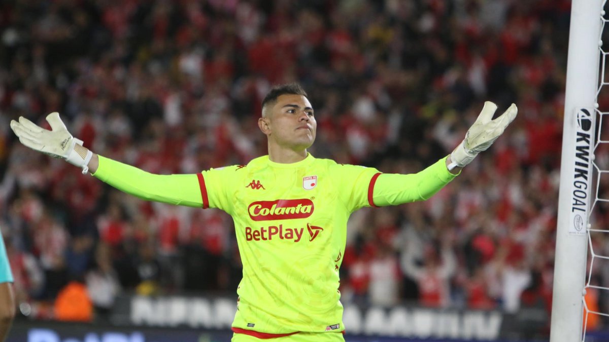Juan Espitia mantiene vivo a Santa Fe en Copa Colombia Santa Fe logró el paso a cuartos de final de la Copa Colombia gracias a la actuación del arquero Juan Espitia en le definición de cobros del punto penal.