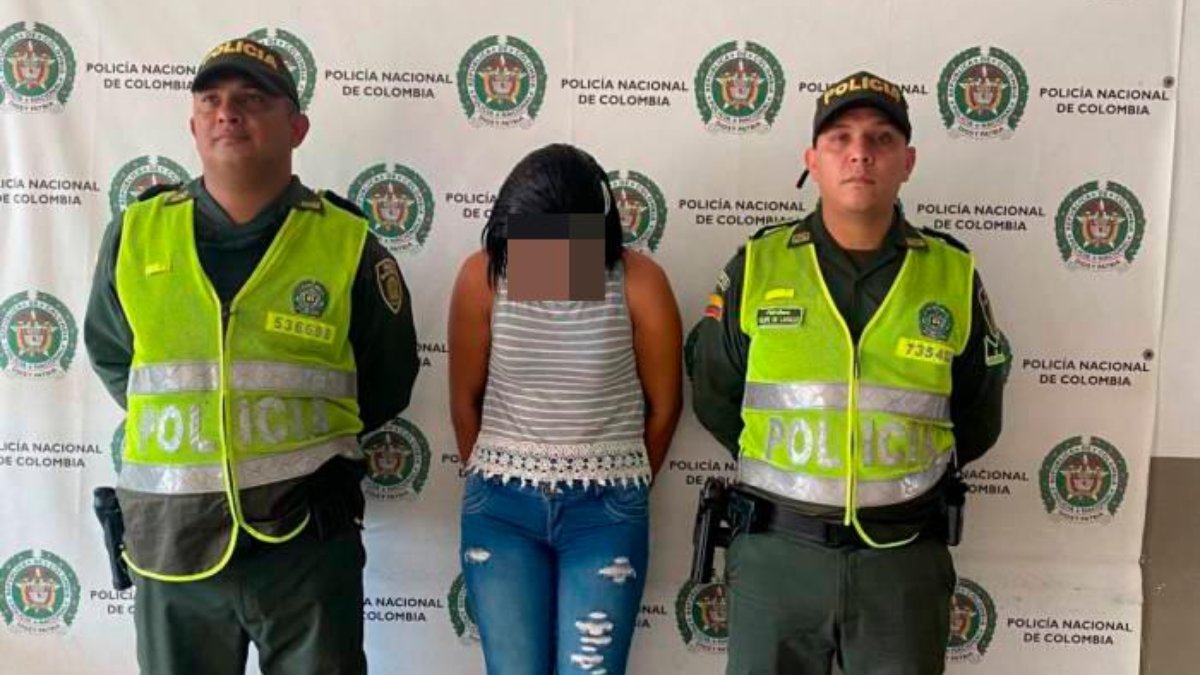 Mujer que le dio un martillazo a su hija asegura que fue en defensa propia Al parecer la mujer de 22 años es consumidora de drogas e intentó agredir a su progenitora, de 36 años, porque le dijo que le diera comida a sus 2 niños.