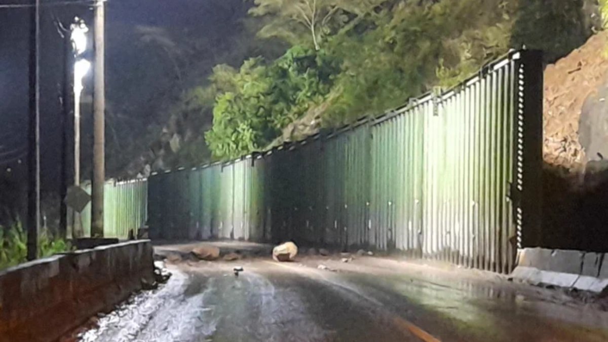 ¡Atención! Vía al Llano permanecerá cerrada 1 ¡Atención! Vía al Llano permanecerá cerrada Vía al Llano seguirá cerrada. Tenga en cuenta las siguientes recomendaciones para mejorar la movilidad en esta zona.