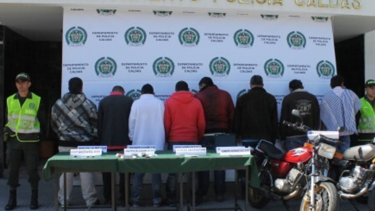 Cayeron los 'Paisas': señalados de homicidio, secuestro y tráfico de drogas 10 Cayeron los 'Paisas': señalados de homicidio, secuestro y tráfico de drogas Las autoridades lograron capturar a 13 delincuentes que hacían parte de la banda los 'Paisas' señalados de homicidio, secuestro y tráfico de drogas.