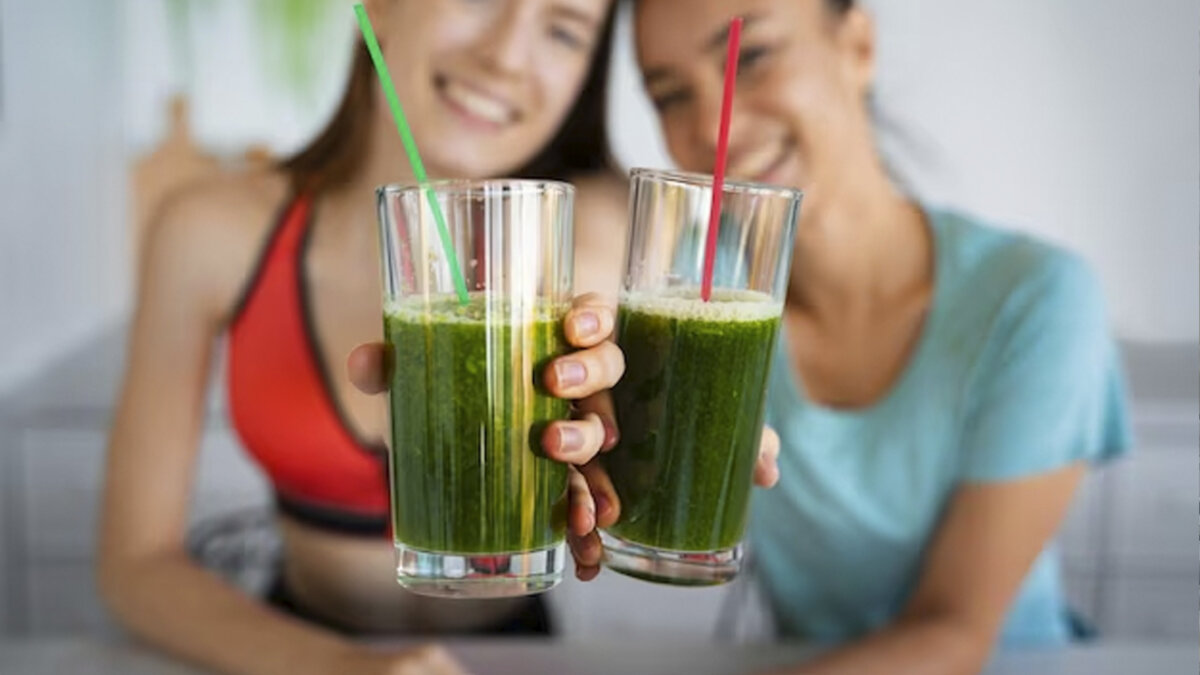 Un juguito pa´ que no se maluquee Estamos en épocas en que muchas virosis nos ‘tumban’ y nos mandan a la cama. Este jugo repleto de vitaminas y antioxidantes le ayudarán a fortalecer su salud y aumentar sus defensas naturales.