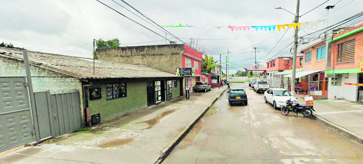 Un muerto y un herido dejó ataque a bala en Cajicá 1 Un muerto y un herido dejó ataque a bala en Cajicá La madrugada de este domingo, en un sector residencial del municipio de Cajicá (Cundinamarca) se presentó un grave hecho de violencia que terminó con el lamentable saldo de un joven de 22 años muerto y otro, de 18, gravemente herido, luego de que una bala lo impactara.