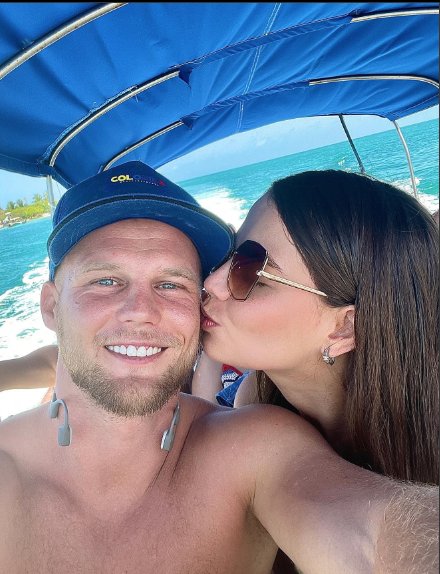 Una colombiana le robó el corazón a Dominic, el influencer alemán 1 Una colombiana le robó el corazón a Dominic, el influencer alemán En medio de un viaje al Archipiélago de San Bernardo, el youtuber e influencer alemán Dominic Wolf terminó con 30 de años de soltería y anunció su noviazgo con una santandereana.