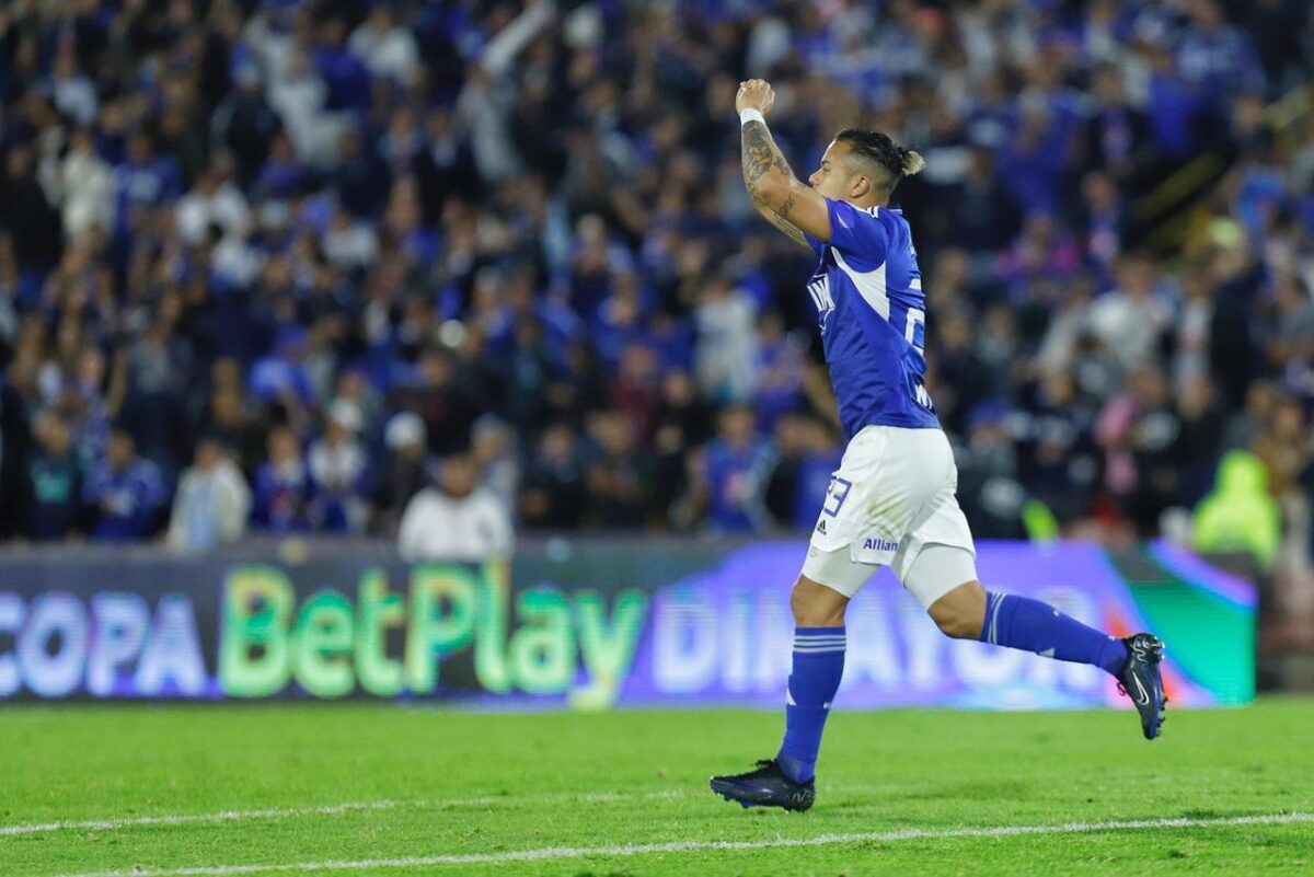 Millonarios superó a Bucaramanga en la ida de los octavos de final de la Copa Colombia 2 Millonarios superó a Bucaramanga en la ida de los octavos de final de la Copa Colombia Los dirigidos por Alberto Gamero vencieron 3 a 1 al Bucaramanga, y Leonardo Castro volvió a ser uno de los más destacados en Millonarios gracias a los dos goles que anotó.