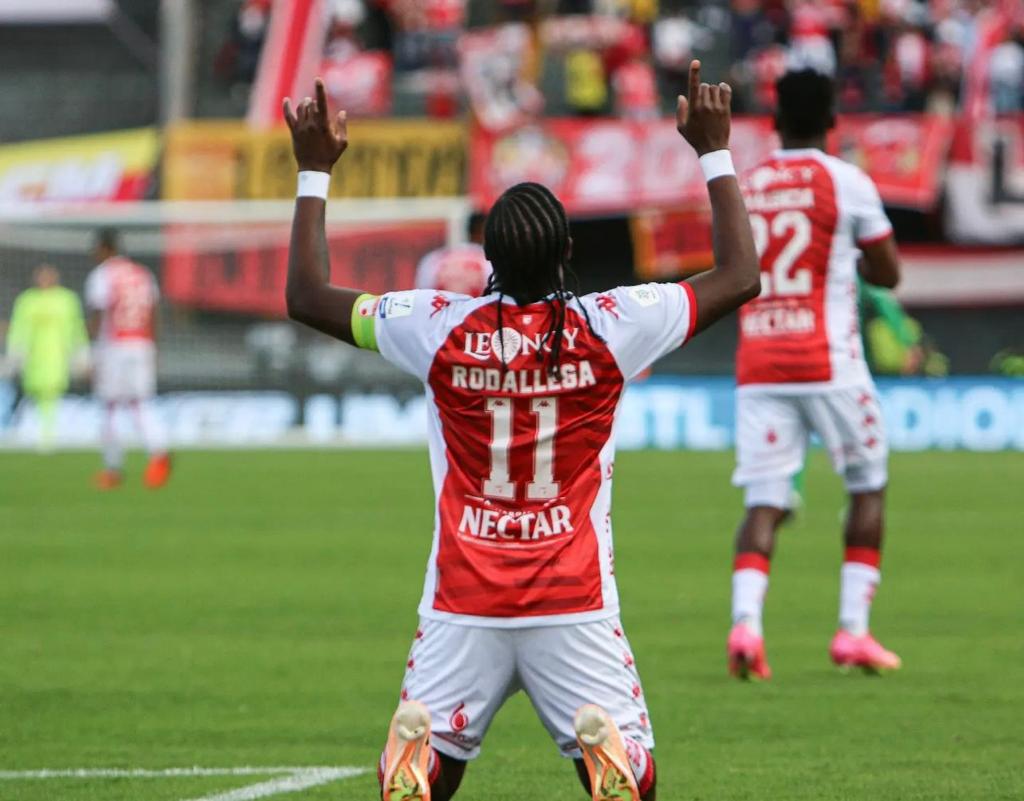 El ‘León’ se llevó un punto en El Campín Un reñido duelo capitalino se vivió esta tarde en El Campín. Aunque Santa Fe intentó reivindicarse con su hinchada, se quedó con el empate 1-1 frente a La Equidad.
