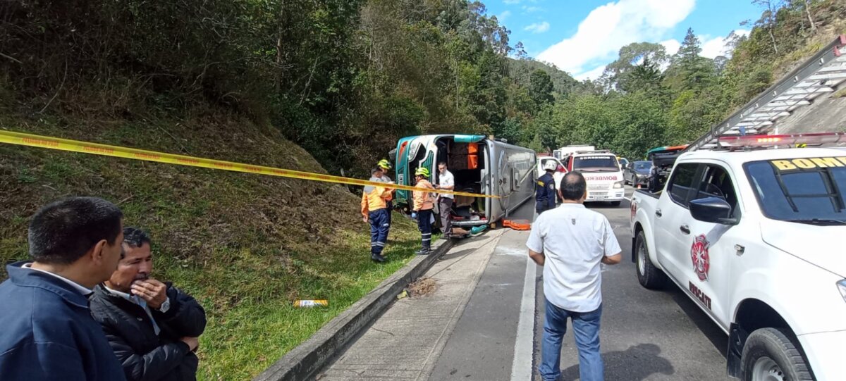 Conductor de bus intermunicipal falleció en accidente de tránsito en la vía Bogotá- Villeta 1 Conductor de bus intermunicipal falleció en accidente de tránsito en la vía Bogotá- Villeta La mañana de este martes, se registró un grave accidente de tránsito que cobró la vida del conductor de un bus intermunicipal, en la vía que de Bogotá conduce a Villeta.