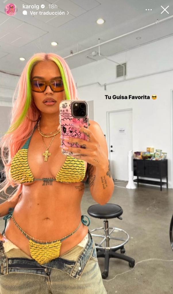 Tildan de "Guisa con plata" a Karol G en redes 2 Tildan de "Guisa con plata" a Karol G en redes Duras criticas le llegaron a Karol G en redes, donde la tildan de "Guisa con plata" por su aspecto físico. La cantante no dudó en responder el comentario.