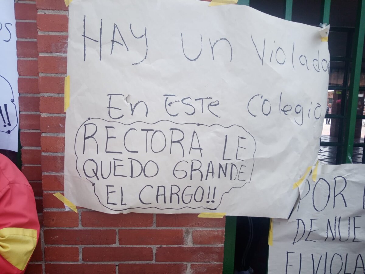 Nuevos detalles sobre caso de abuso a una niña de 6 años en un colegio de Castilla Q'HUBO habló con el padre de la niña, quien nos contó cómo sucedieron los hechos al interior de un colegio de Castilla. Esto fue lo que nos dijo.