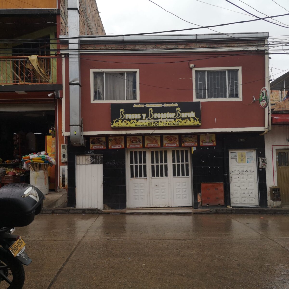 Usme: nuevos detalles del crimen a bala al interior de un asadero en Santa Librada 1 Usme: nuevos detalles del crimen a bala al interior de un asadero en Santa Librada Dos hombres serían los presuntos responsables de cometer el crimen a bala contra Reinaldo Ríos, el dueño de un asadero de pollos ubicado en el barrio La Sureña, en Santa Librada (Usme).