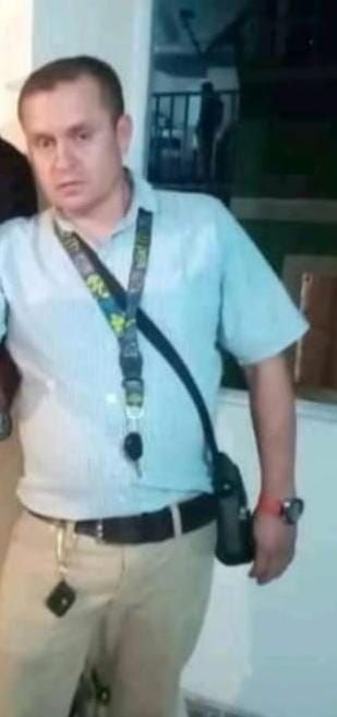 Conmoción en Rafael Uribe por sicariato a conductor mientras cubría una ruta 1 Conmoción en Rafael Uribe por sicariato a conductor mientras cubría una ruta Dos hombres serían los responsables de disparar en contra de un reconocido vecino de los barrios Molinos y San Agustín, en Rafael Uribe, mientras cubría una ruta en el vehículo con el cual salía todas las mañana a trabajar.