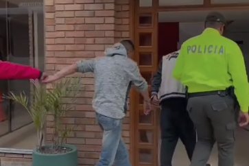 Cayeron 'Los Pocholos': señalados de traficar droga en Soacha 1 Cayeron 'Los Pocholos': señalados de traficar droga en Soacha Cinco sujetos que hacían parte de la banda delincuencial 'Los Pocholos' fueron capturados en el sector de La Capilla, en Soacha.