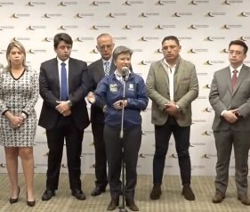 La alcaldesa Claudia López radicó en el Congreso el proyecto de la Policía Local 1 La alcaldesa Claudia López radicó en el Congreso el proyecto de la Policía Local