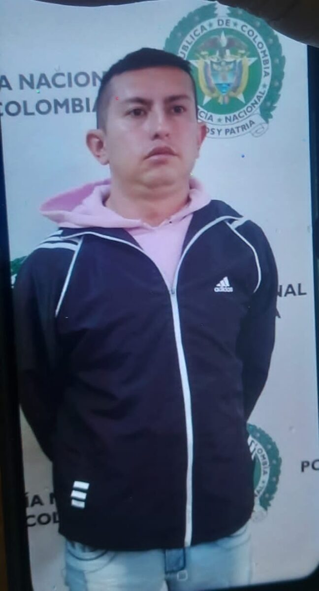 Este fue el policía señalado de abuso a una menor que se suicidó en Puente Aranda En medio de la investigación que se lleva a cabo por el suicidio del policía activo, Anderson Javier Gil, en Puente Aranda, se busca esclarecer por qué el uniformado se encontraba en un restaurante y no recluido.