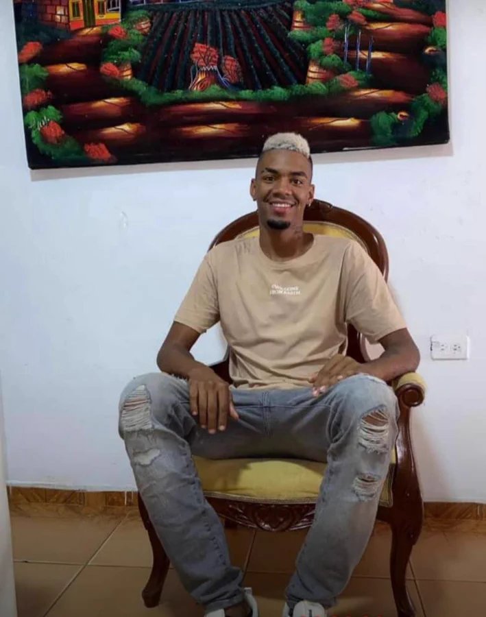 Asesinaron al hermano de la futbolista de la Selección Colombia, Jorelyn Carabalí 1 Asesinaron al hermano de la futbolista de la Selección Colombia, Jorelyn Carabalí El hermano menor de la futbolista Jorelyn Carabalí, identificado como Paulo Andrés Carabalí Martínez de 23 años, fue asesinado en medio de un tiroteo ocurrido durante la noche de este domingo en una discoteca ubicada a la altura de la Avenida 6 N #15N-94, al norte de Cali.