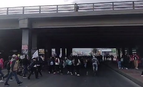 ¡Atención! Caos en la movilidad por manifestaciones A esta hora se presenta una nueva jornada de manifestaciones por parte de los profesores, quienes ya habían anunciado un Paro Nacional de 24 horas. Pille las vías que se encuentran afectadas.