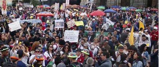 Anuncian paro nacional el próximo 30 de agosto La Federación Colombiana de Trabajadores de la Educación (Fecode) citó a un paro nacional de 24 horas para el próximo 30 de agosto, por fallas en el servicio de salud del magisterio y por los proyectos de ley que estimaron irían en contra de sus derechos.