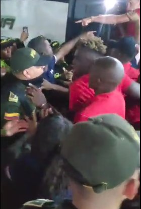Jugadores de 'La Mechita' se fueron a golpes con la Policía 1 Jugadores de 'La Mechita' se fueron a golpes con la Policía