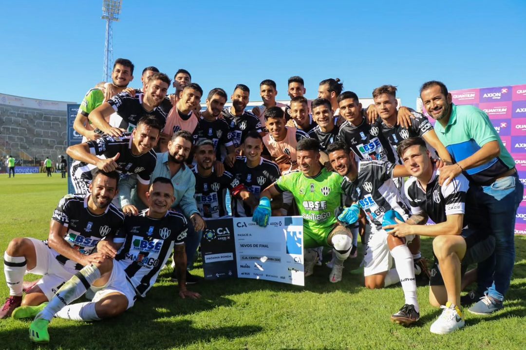 ¡Bomba! Falcao García llegaría a un club argentino, y no es River Plate 1 ¡Bomba! Falcao García llegaría a un club argentino, y no es River Plate En las últimas horas ha tomado fuerza la versión sobre la llegada del delantero colombiano Radamel Falcao García, el cual sería para muchos uno de los traspasos del año en Argentina.