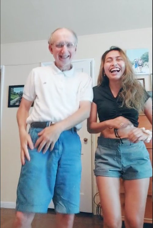 ¡Para el amor no hay edad! Una joven de 28 años se casó con un hombre de 70 1 ¡Para el amor no hay edad! Una joven de 28 años se casó con un hombre de 70 Jackie y David han demostrado que para el amor no hay edad. Esta pareja se lleva 42 años de diferencia y se encuentra más enamorada que nunca.