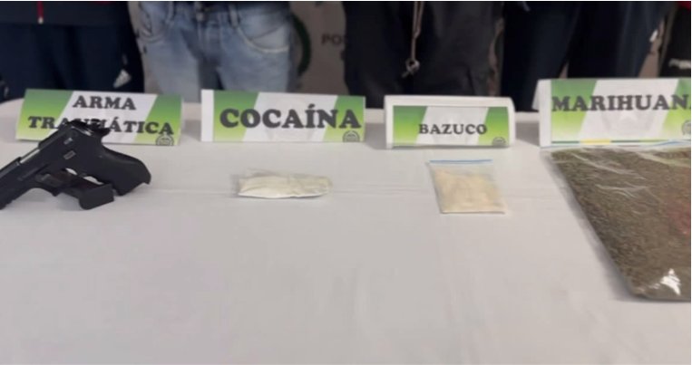 Capturan a 'Los Firma': nueve delincuentes que se dedicaban al microtráfico en Soacha 1 Capturan a 'Los Firma': nueve delincuentes que se dedicaban al microtráfico en Soacha Capturan a nueve delincuentes que comercializaban droga en el municipio de Soacha. Estos delincuentes instrumentalizaban a jóvenes para distribuir estupefacientes en el barrio el Danubio, de la comuna 2.
