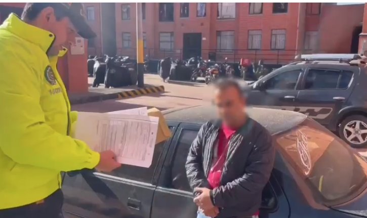 Capturan a cinco pillos que extorsionaban con falsas encomiendas 1 Capturan a cinco pillos que extorsionaban con falsas encomiendas La autoridades lograron la captura de tres hombres y dos mujeres que realizaban extorsiones bajo la modalidad de falsa encomienda.