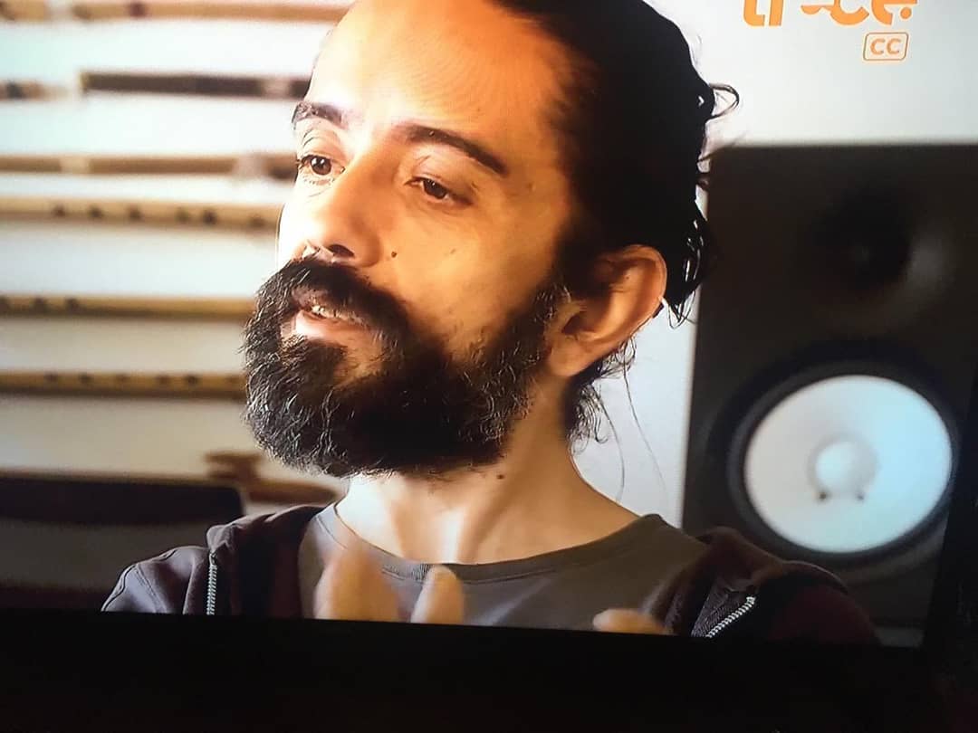 "Hoy me siento huérfano de padre musical" Carlos Vives 1 "Hoy me siento huérfano de padre musical" Carlos Vives Carlos Vives fue uno de los primeros en manifestarse al enterarse de la muerte del guitarrista Ernesto Ocampo.