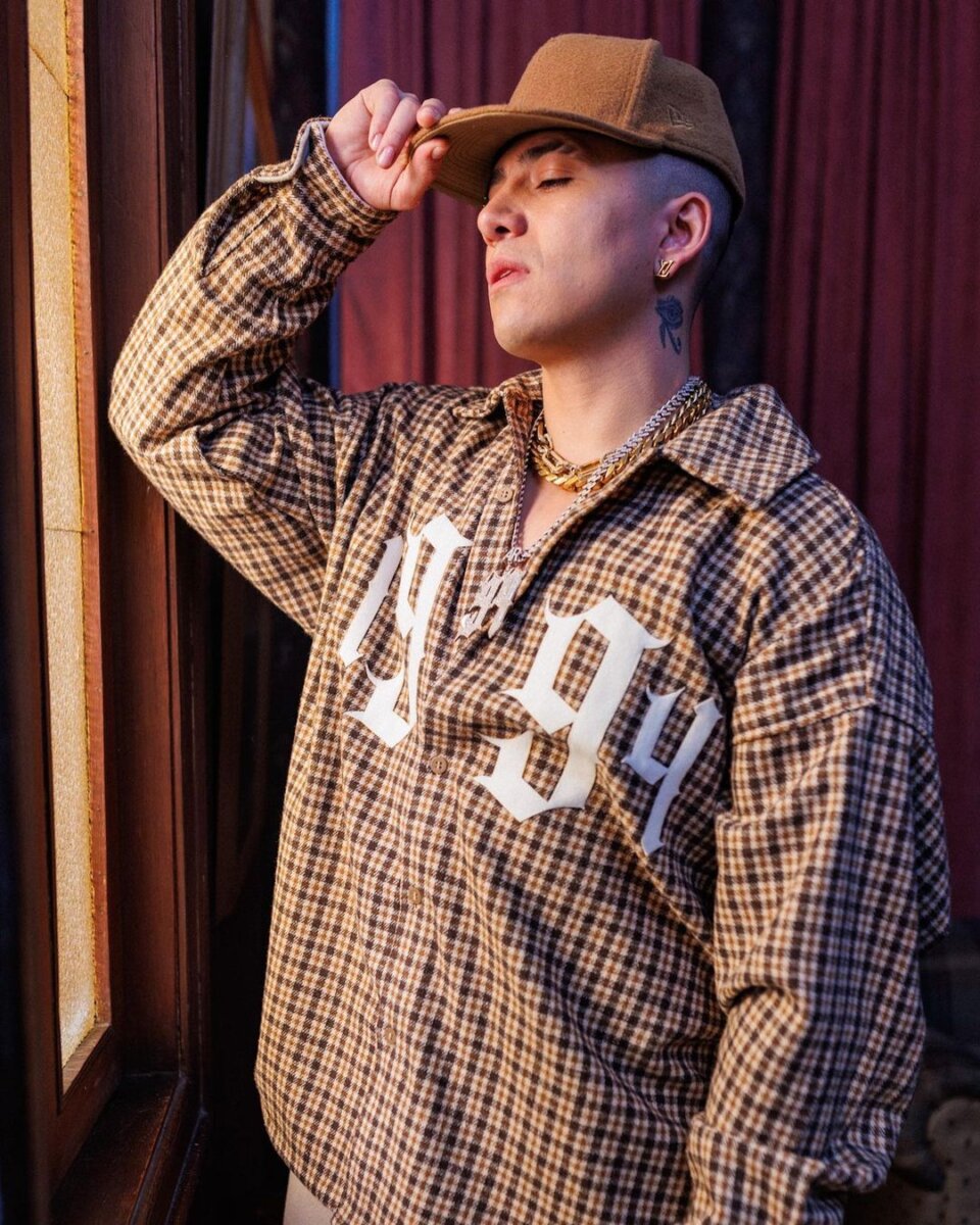 "Por si mañana ya no estoy": el preocupante mensaje de despedida de Andy Rivera El cantante Andy Rivera preocupó a sus seguidores con un inquietante mensaje que dejó en una de sus publicaciones en las redes sociales, pues al parecer estaría perdiendo la batalla contra su depresión, o eso es lo que entienden sus seguidores, quienes le han dejado muchos mensajes de apoyo.