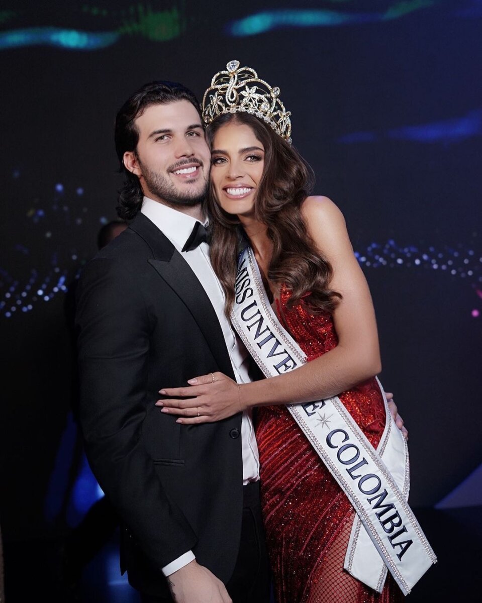 Toda la verdad detrás del triunfo de la nueva Miss Universo Colombia y su esposo Nassif Kamle 1 Toda la verdad detrás del triunfo de la nueva Miss Universo Colombia y su esposo Nassif Kamle En una entrevista exclusiva, Camila Avella, la flamante Miss Universo Colombia, y su esposo Nassif Kamle cuentan cómo lograron que ella se quedara con la corona de Miss Universo Colombia 2023.