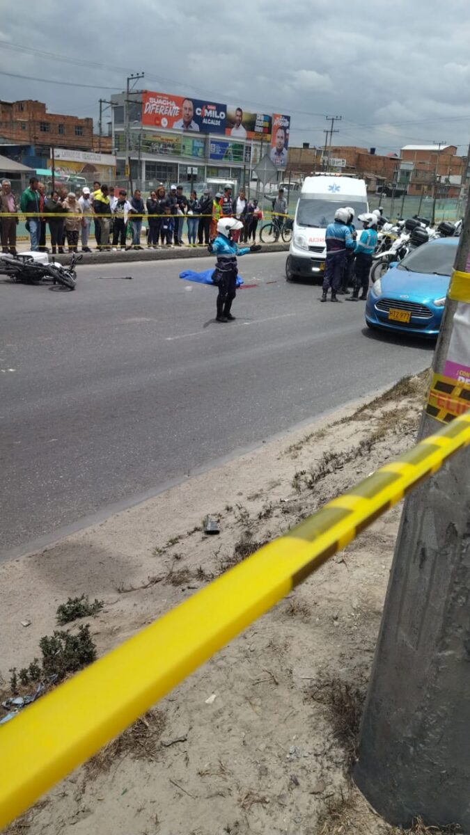 Accidente de tránsito cobró la vida de un motociclista en la Autopista Sur Un motociclista perdió la vida tras chocar con una volqueta en la Autopista Sur.