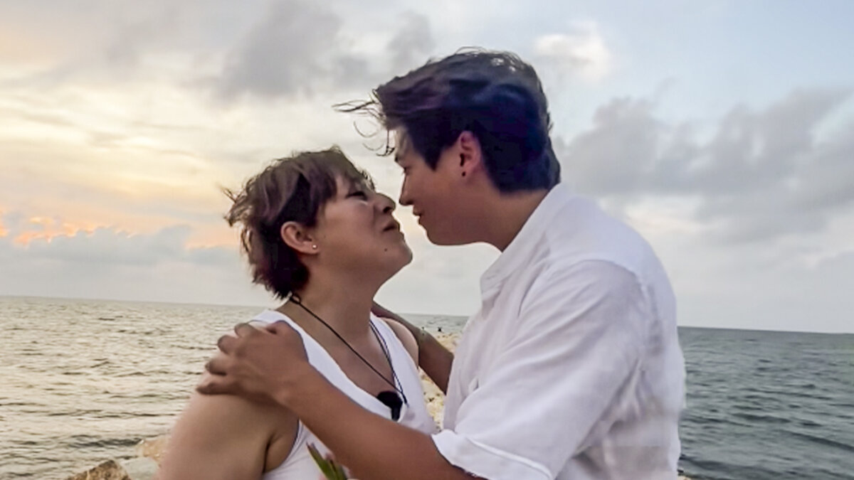 Alina Lozano y Jim Velásquez se "casaron" en la playa de Cartagena Después de anunciar la terminación de su relación y compromiso anterior, Alina Lozano y Jim Velásquez se han reconciliado. A pesar de su separación, se les ha visto recientemente disfrutando de un viaje en Cartagena, lo que llevó a especulaciones sobre su relación. Aunque hubo fotos que sugerían una reconciliación, la pareja no había confirmado nada oficialmente.