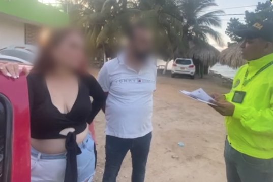 Capturaron a los presuntos responsables de una masacre donde incineraron a 3 personas 2 Capturaron a los presuntos responsables de una masacre donde incineraron a 3 personas La Policía Nacional informó la captura de tres personas señaladas de ser los responsables de una masacre en la que murieron 3 personas el pasado 13 de enero de 2023, las víctimas son una mujer que se encontraba embarazada, un menor de edad y un hombre que después de ser asesinados, fueron incinerados sobre las llantas de un carro.