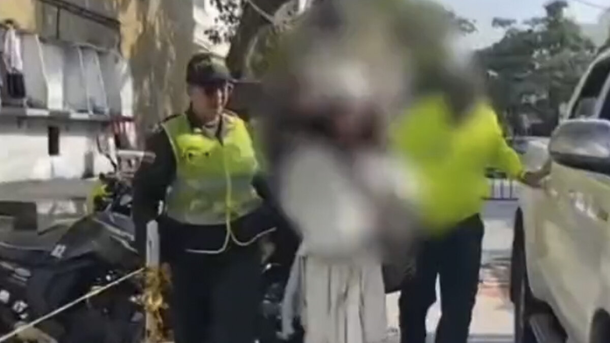 Capturan a líder indígena que le cortó los genitales a su sobrino como castigo El hombre le cortó con un machete los genitales a su sobrino de nueve años.