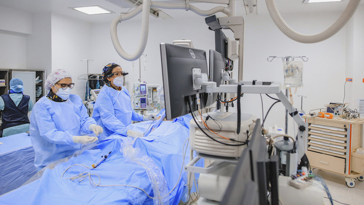 ChatGTP pone a prueba a los médicos Desde que se hizo viral su uso, ChatGPT ha estado en tendencia constantemente porque sorprende la precisión y calidad con la que logra desempeñar algunas tareas. De hecho, la inteligencia artificial logró diagnosticar a un menor que había pasado por varios especialistas.