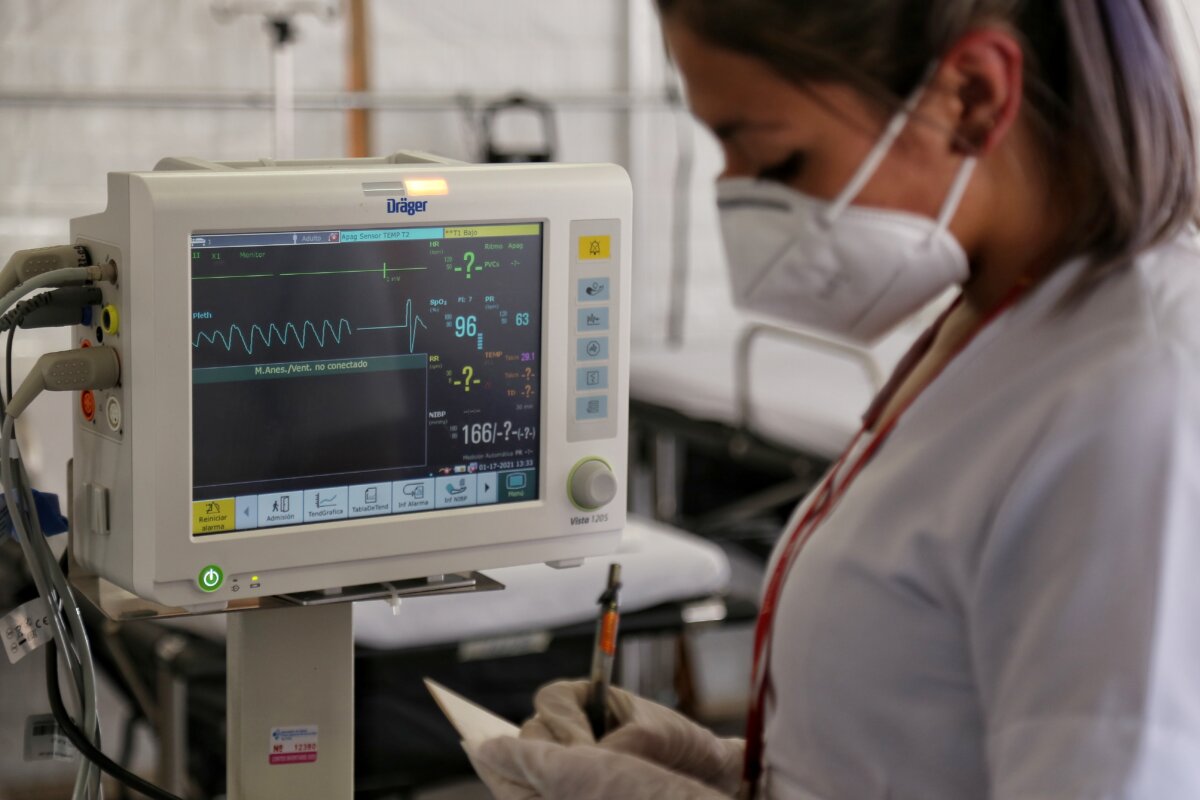 ChatGTP pone a prueba a los médicos 1 ChatGTP pone a prueba a los médicos Desde que se hizo viral su uso, ChatGPT ha estado en tendencia constantemente porque sorprende la precisión y calidad con la que logra desempeñar algunas tareas. De hecho, la inteligencia artificial logró diagnosticar a un menor que había pasado por varios especialistas.