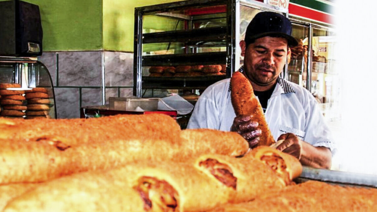 Colombia tiene dos de los mejores panes en el top 5 de todo el mundo Colombia es reconocida por su deliciosa diversidad gastronómica, pues hay platos que sorprenden a los turistas que visitan nuestro país, por eso, no es extraño que Colombia haga parte del top 5 de los panes más ricos de todo el mundo.