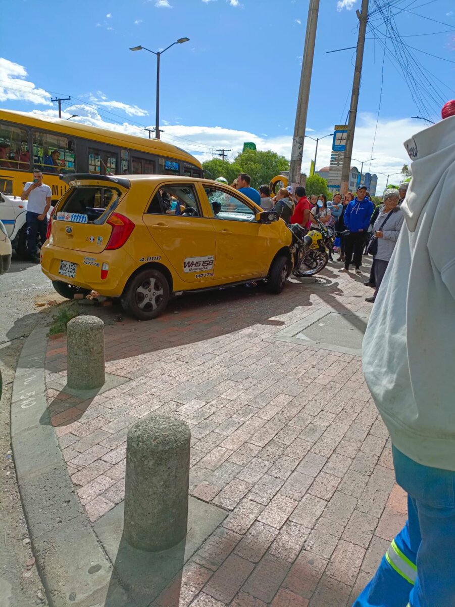 Comunidad detuvo a fleteros que intentaban efectuar un robo La comunidad se unió para detener a unos delincuentes quienes, al parecer, pensaban realizar un fleteo a unos pasajeros que se movilizaban en un taxi.