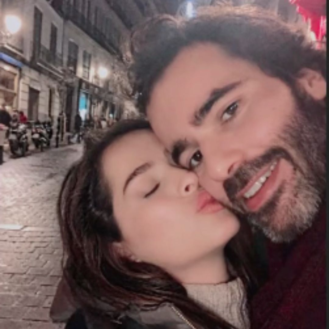 La enamoró con poemas: este es el guapo español que conquistó a Danna García 1 La enamoró con poemas: este es el guapo español que conquistó a Danna García Este es el emocionante capítulo de amor que vive la reconocida actriz Danna García, famosa por su papel en ‘Pasión de Gavilanes’, al encontrar el amor en los versos y letras del escritor español que le robó el corazón Esta historia de amor, que comenzó de manera inesperada en un centro cultural de España.